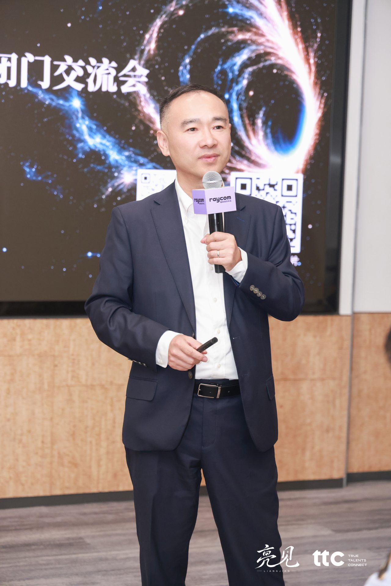 谭亮演讲特写